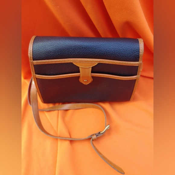 Authentic Vintage Dooney & Bourke AWL Essex Bag - Picture 2 of 9